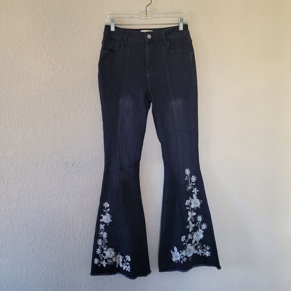 Chelsea & Violet High Rise Flare Jeans Sz 27x32 Floral Embroidered Boho Western